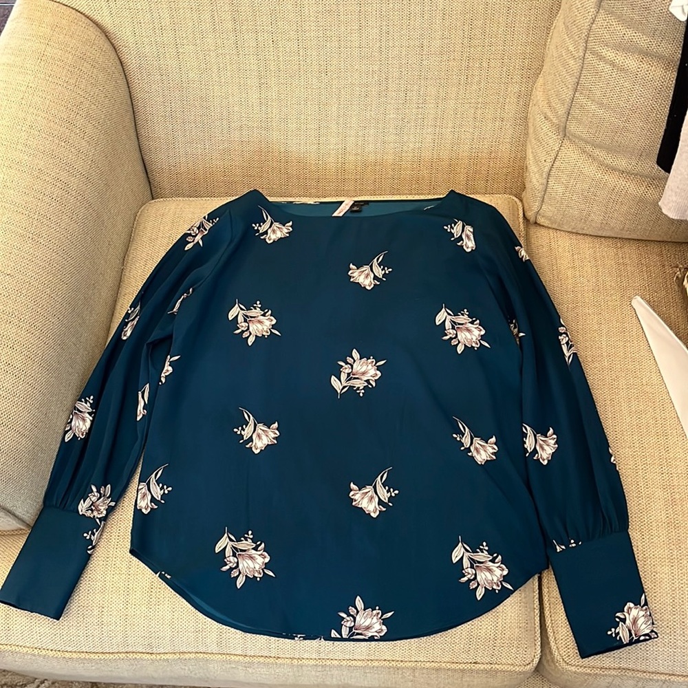 Ann Taylor shirt. Size XS